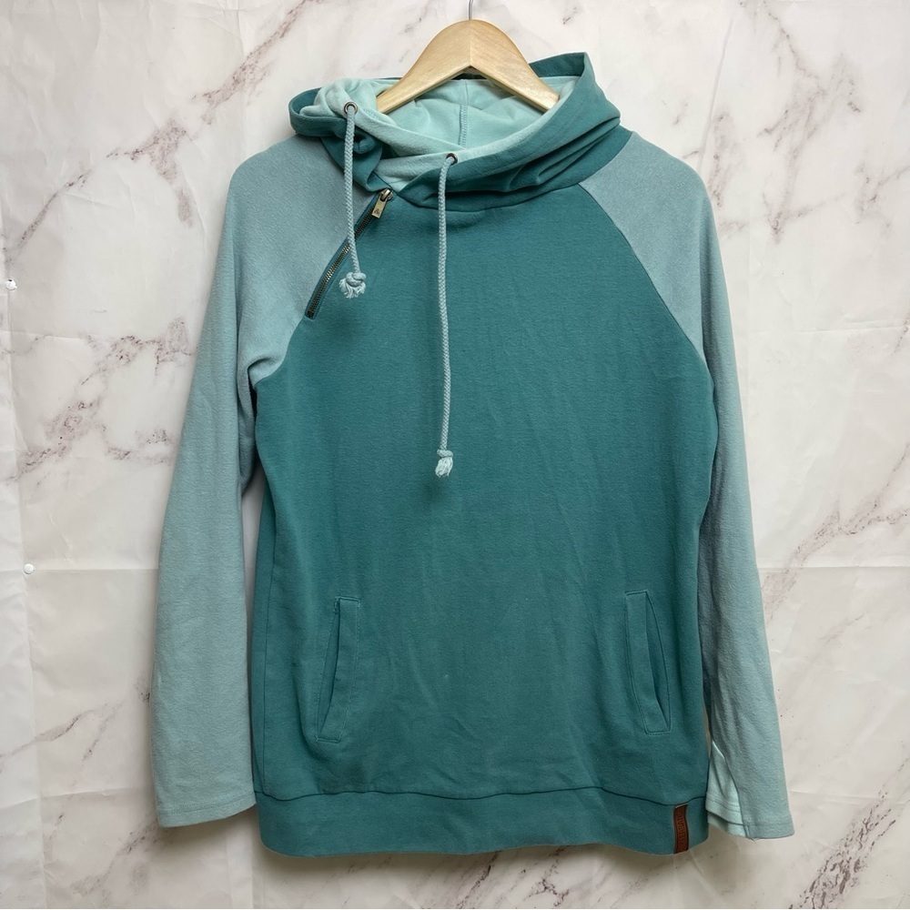 AMPERSAND AVE Two-Tone Teal & Light Teal Hoodie